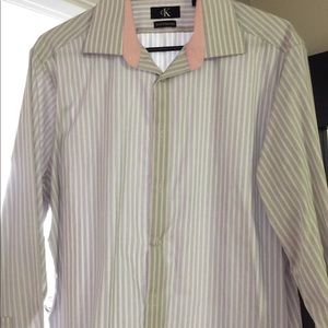 Men’s Calvin Klein dress shirt Size L